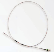 YS-T500超高溫光纖光柵溫度傳感器可進(jìn)行高達(dá)1000℃的超高溫測(cè)量，既可作為單點(diǎn)傳感器，也可以通過(guò)復(fù)用形成多點(diǎn)測(cè)溫傳感器陣列。該款溫度傳感器多運(yùn)用于航空航天高溫部件的溫度準(zhǔn)分布式測(cè)量，也可以用于工業(yè)高溫介質(zhì)爐等方面的高溫監(jiān)測(cè)。具有尺寸小，可彎曲，易于被測(cè)物緊密貼合；可復(fù)用程度高，引線簡(jiǎn)單；測(cè)溫點(diǎn)數(shù)、測(cè)溫間距等可靈活定制；超寬溫度測(cè)量范圍等特點(diǎn)。