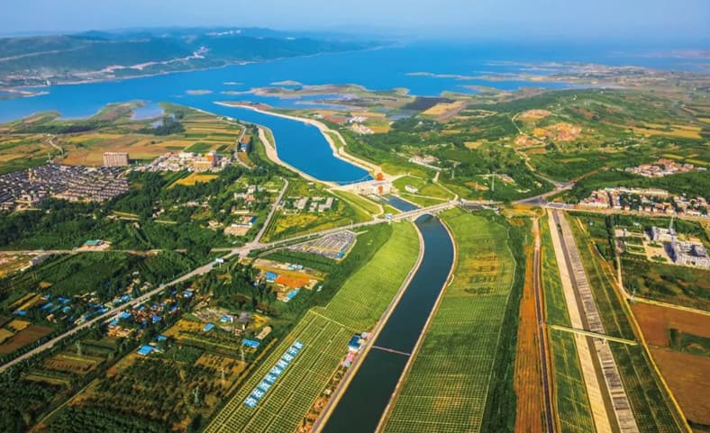 圖4 南水北調中線工程“水龍頭”—陶岔渠首樞紐工程航拍圖.jpg