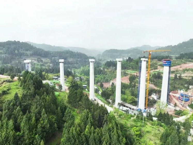 亭子口灌區(qū)一期工程唐家壩渡槽建設(shè)現(xiàn)場。.jpg
